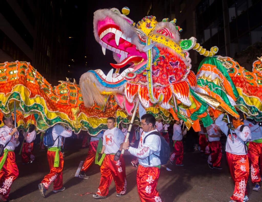 dragon dance chinese new year
